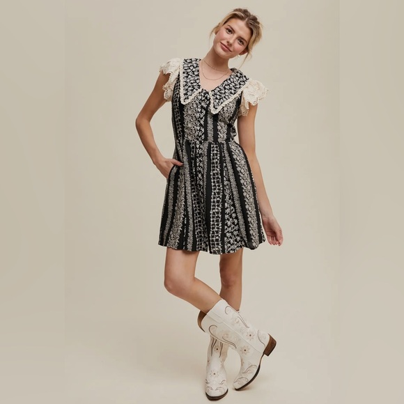 Dresses & Skirts - Vintage Lace Floral Mini Dress